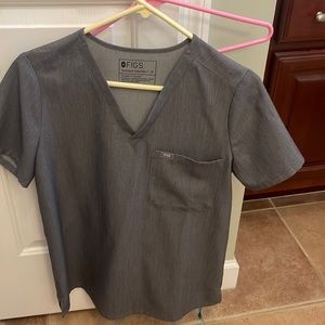 FIGS scrubs. Set pants Kade Cargo and one pocket top. In Graphite.